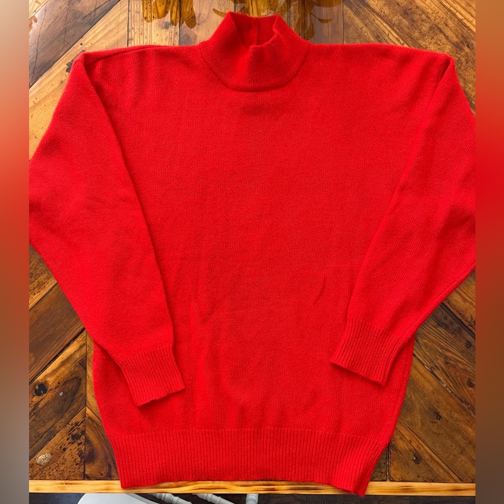 Neiman Marcus Exclusive 100% cashmere sweater mock neck